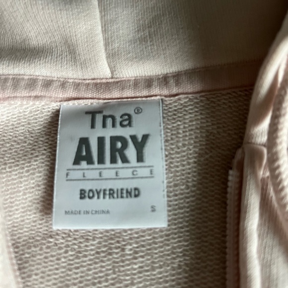 Aritzia TNA Airy Fleece Boyfriend Zip Hoodie - Size Small - Light Pink - Picture 4 of 9